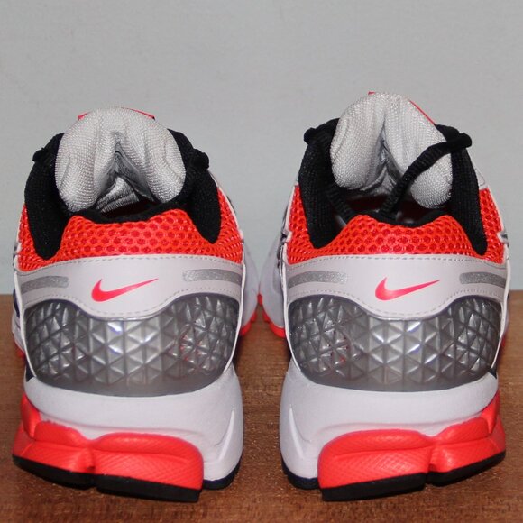 Nike Air Zoom Vomero 5 SE Running Shoes Men\'s 6 Women\'s 7.5 Bright Crimson main image 4